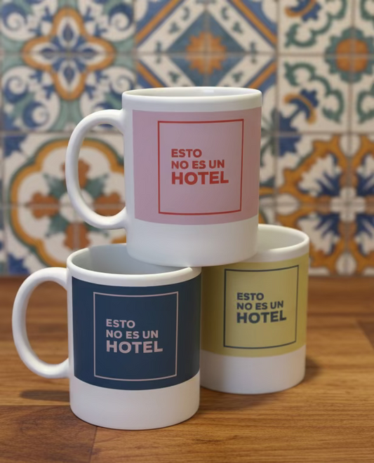 TAZA "ESTO NO ES UN HOTEL" LEMON