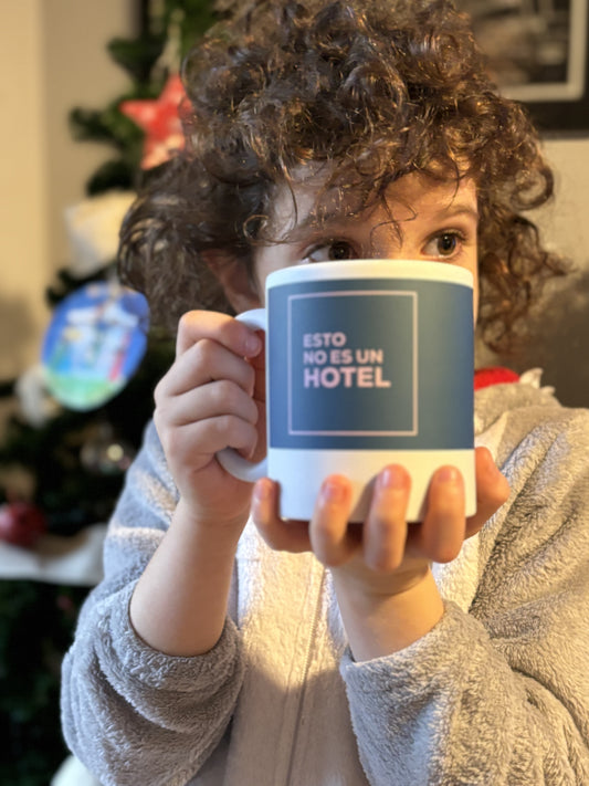 TAZA "ESTO NO ES UN HOTEL" VERDE