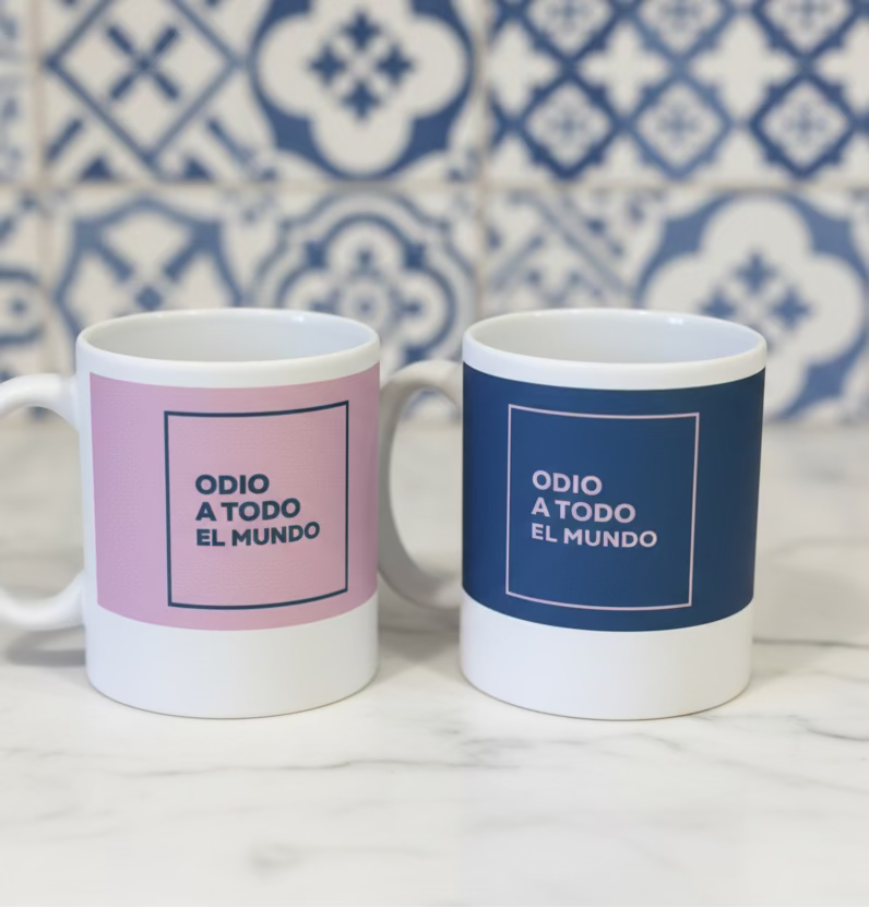 TAZA "ODIO A TODO EL MUNDO" AZUL
