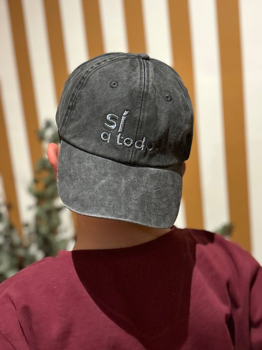 GORRA "SÍ A TODO" GRIS GRAFITO
