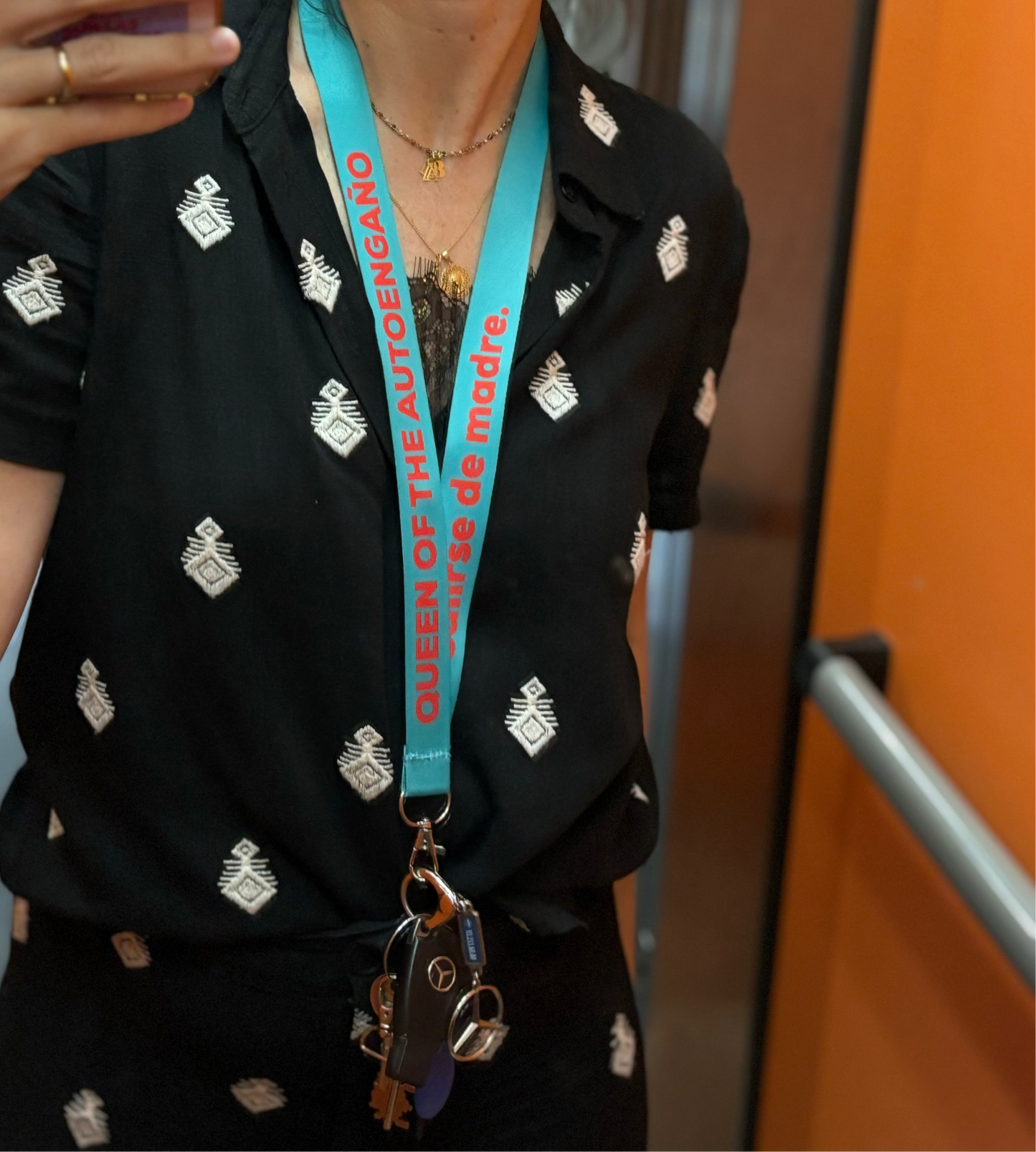 LANYARD "QUEEN OF AUTOENGAÑO"