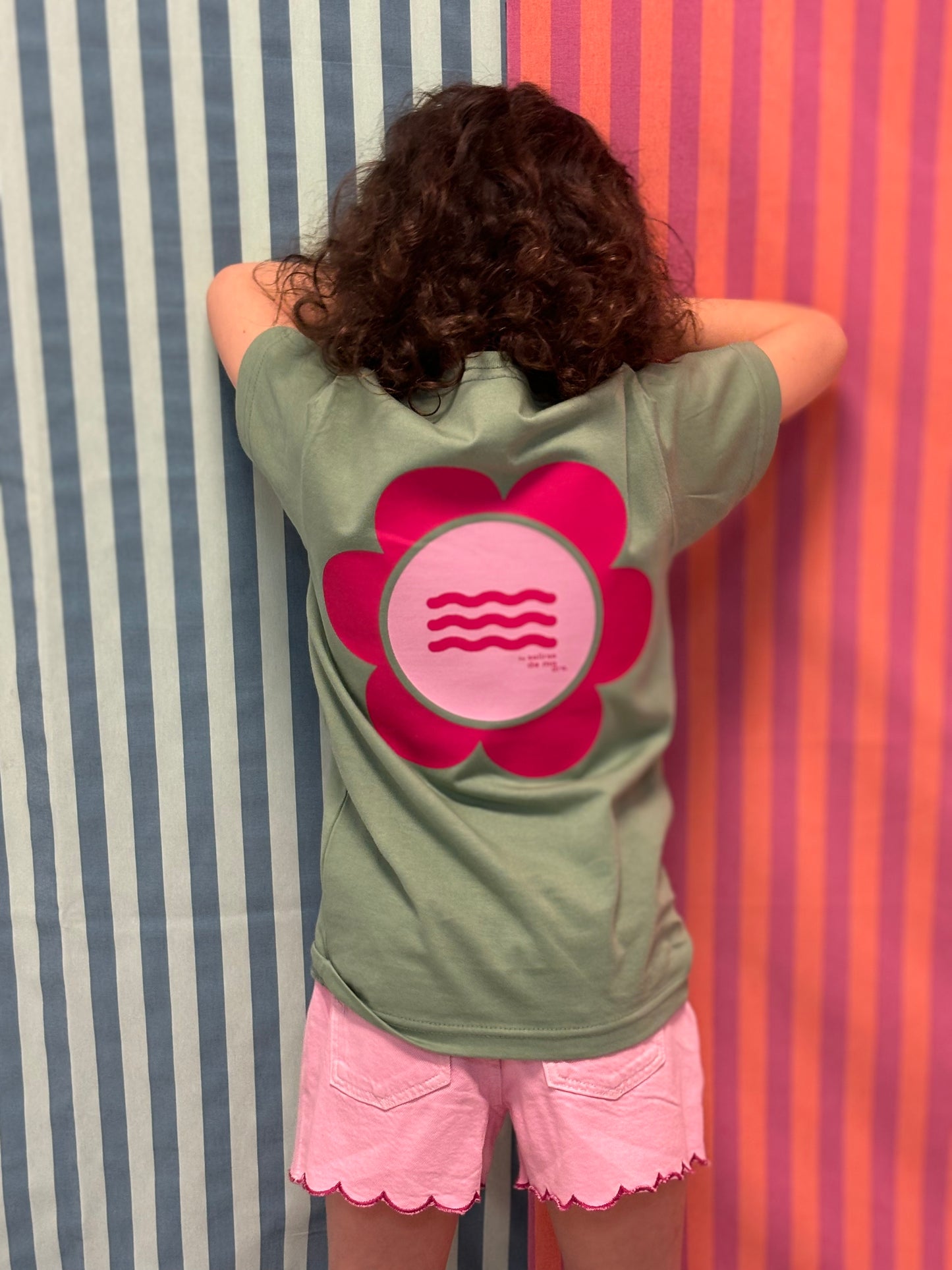 CAMISETA MINT "SO MUCH FLOWERS" FUCSIA Y ROSA
