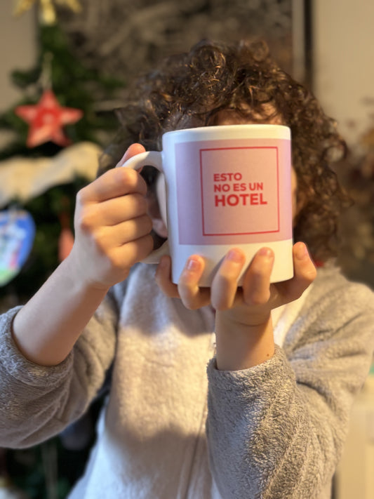 TAZA "ESTO NO ES UN HOTEL" PINK