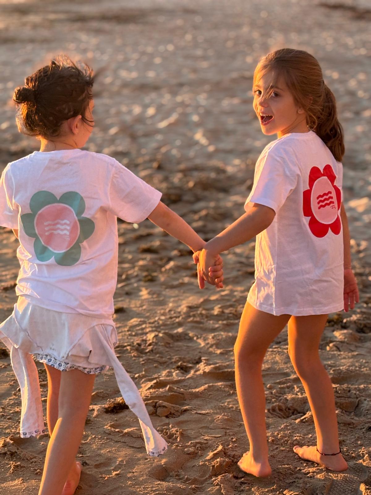 CAMISETA BLANCA "SO MUCH FLOWERS" RED AND PINK