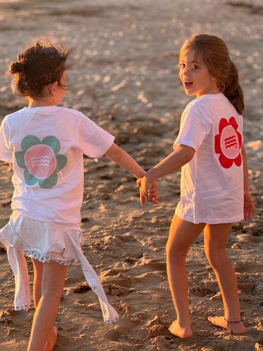 CAMISETA BLANCA "SO MUCH FLOWERS" RED AND PINK